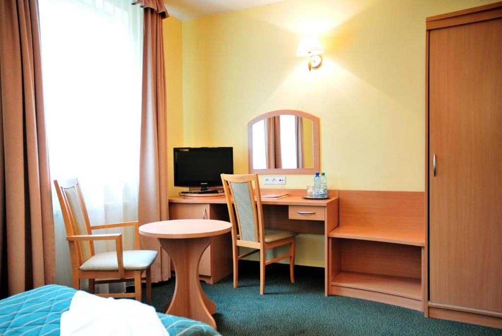 Отель Hotel Wodnik Слок-34